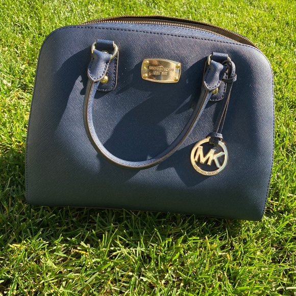 Authentic Michael Kors purse with wallet - Picture 13 of 13